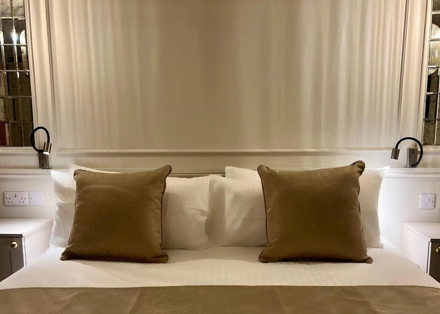 Number 3 Pier Road Suites Γουίτμπι