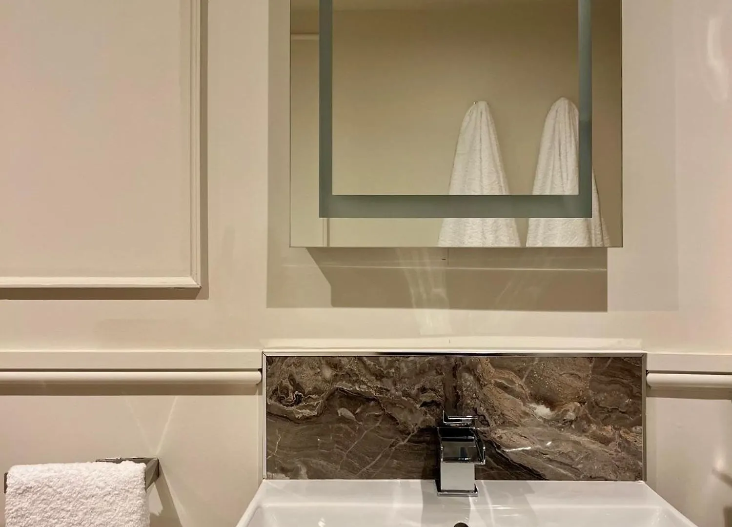 Ξενοδοχείο Number 3 Pier Road Suites Γουίτμπι