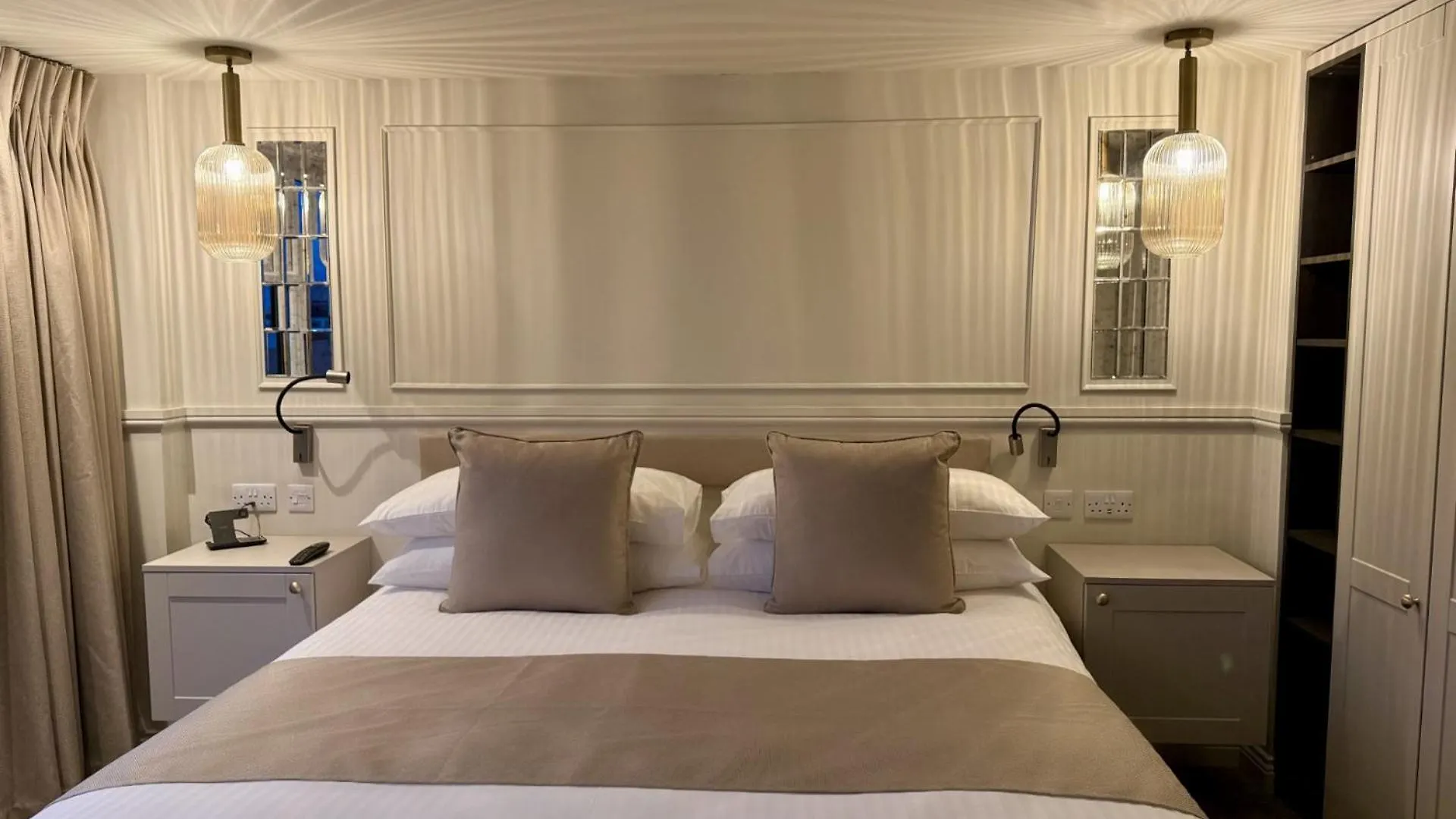 Number 3 Pier Road Suites Γουίτμπι Ξενοδοχείο